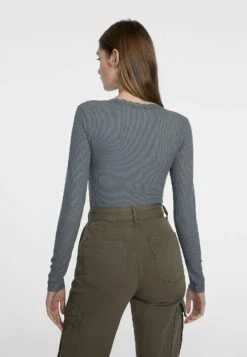 Stradivarius Lace Trim Detail - T-Shirt À Manches Longues - Dark Grey -Magasin Général De Mode ff49ae20d44c4125960df6630d471b2e